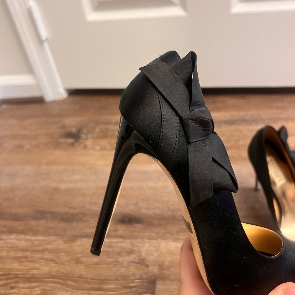 Badgley Mischka Women's Oliver Black Satin Heel Pumps - Picture 5 of 7